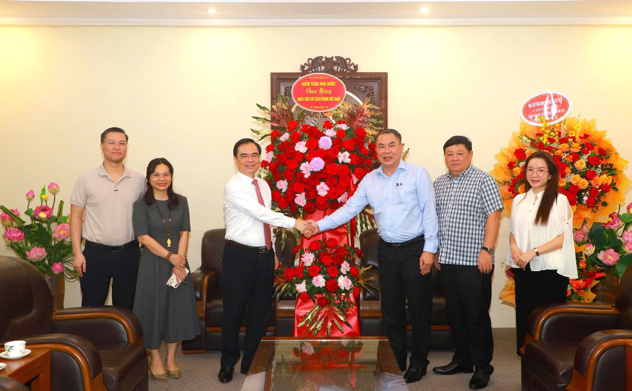 Phó Tổng Kiểm toán nhà nước Trần Minh Khương chúc mừng các cơ quan báo chí nhân Ngày Báo chí cách mạng Việt Nam