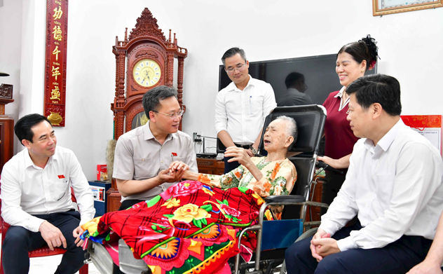 Tri ân những người có công với cách mạng 