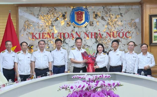 Tổng Kiểm toán nhà nước Nguyễn Hữu Nghĩa chủ trì làm việc với lãnh đạo KTNN