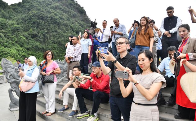 Đoàn đại biểu kiểm toán quốc tế tham quan không gian văn hóa tại tỉnh Ninh Bình