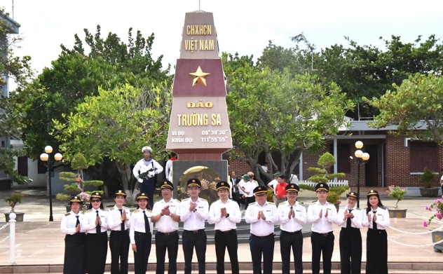 Bảo vệ chủ quyền biển đảo thiêng liêng nơi đảo Trường Sa