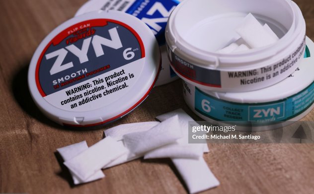 Sự hấp dẫn giả tạo của các sản phẩm nicotine mới và chiến lược nhắm vào giới trẻ