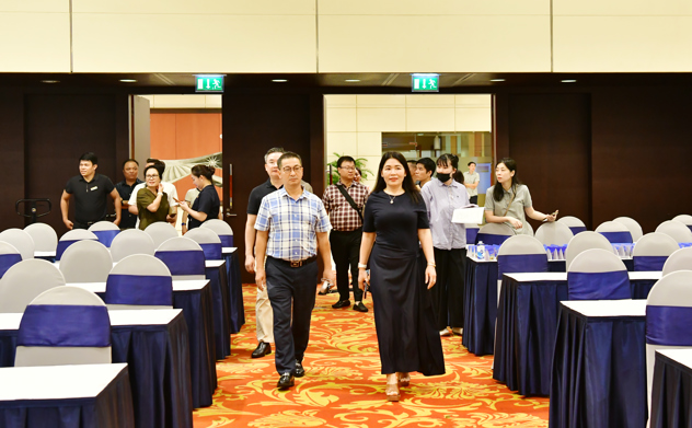 Phó Tổng Kiểm toán nhà nước Hà Thị Mỹ Dung kiểm tra công tác tổ chức Hội thảo quốc tế trước ngày khai mạc