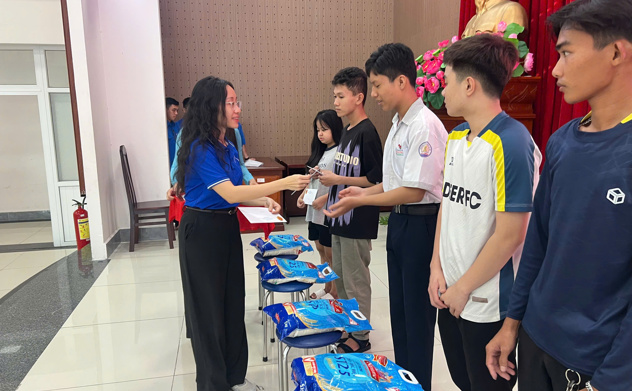 Hành trình "Về nguồn - Tri ân lịch sử - Chung tay vì cộng đồng” tại phường Rạch Giá