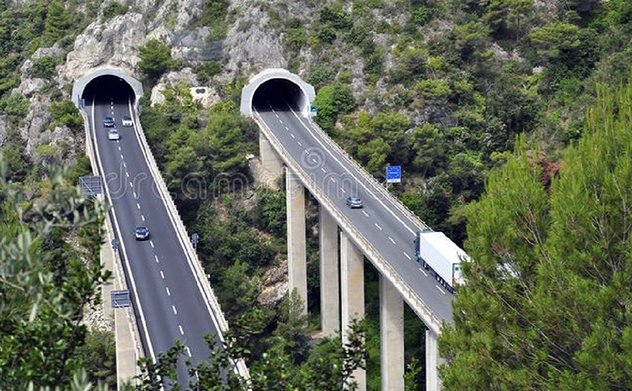 Thu ngân sách Nhà nước 2 tháng đầu năm 2023 ước đạt 362,3 nghìn tỷ đồng, bằng 22,4% dự toán, tăng 10,6% so với cùng kỳ năm 2022