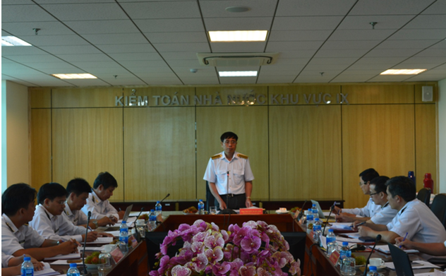 Phó Tổng Kiểm toán nhà nước Nguyễn Tuấn Anh làm việc với KTNN khu vực IX