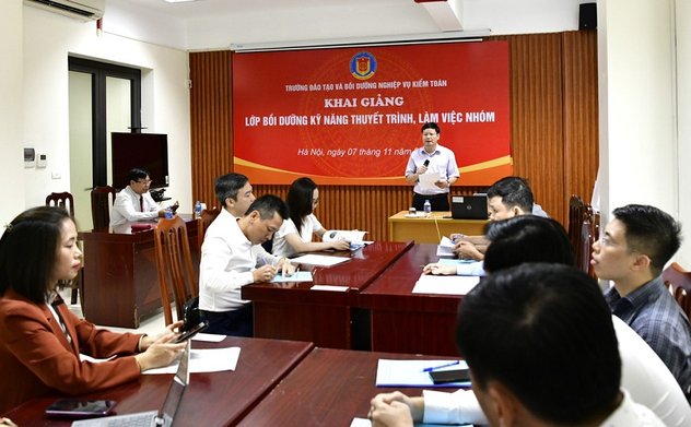Khai giảng các khóa đào tạo về nghiệp vụ kiểm toán và kỹ năng quản lý, thuyết trình