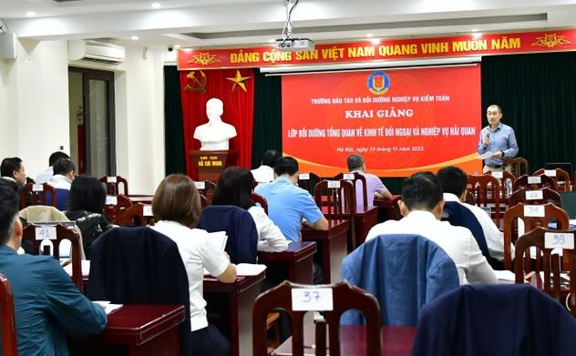 Khai giảng Lớp bồi dưỡng kiến thức về kinh tế đối ngoại và nghiệp vụ hải quan