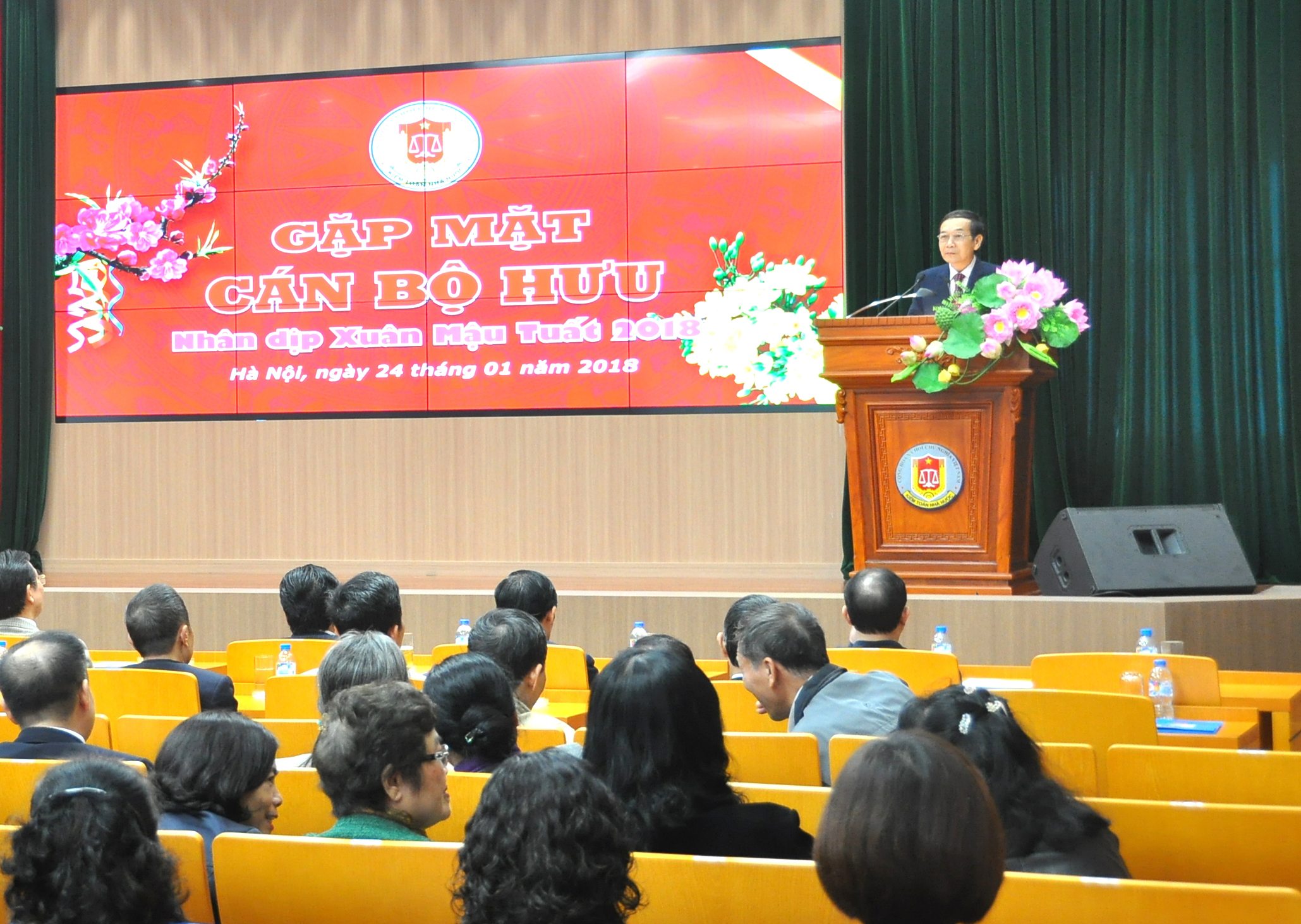 Chánh Văn phòng  KTNN Nguyễn Ngọc Sùng trình bày Báo cáo tại buổi gặp mặt